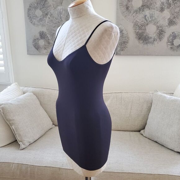 🌹 NORDSTROM LINGERIE 🌹 V-neck Two-Way Camisole - [Medium, Black] - Picture 4 of 10